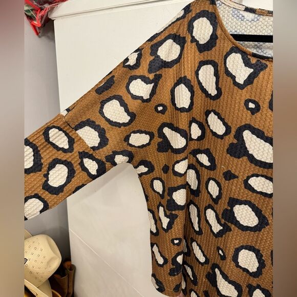 Umgee oversized long sleeve top - Picture 3 of 3